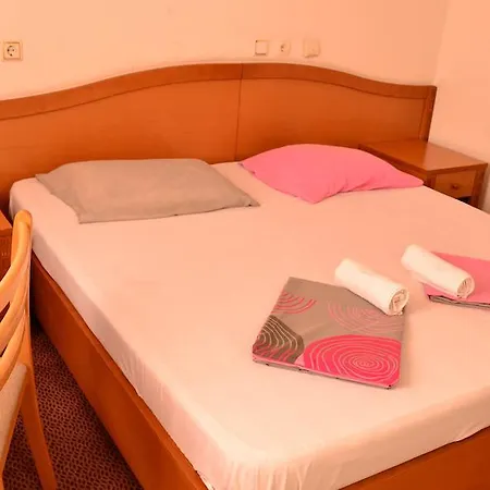 Hostel Youth Ferijalac