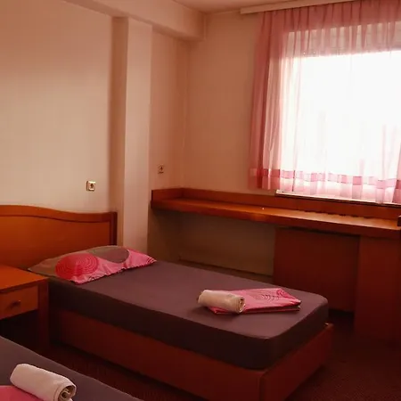 Hostel Youth Ferijalac *