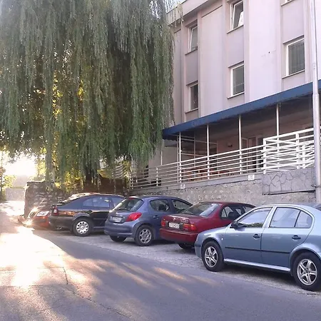 Hostel Youth Ferijalac *