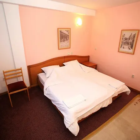 Hostel Youth Ferijalac